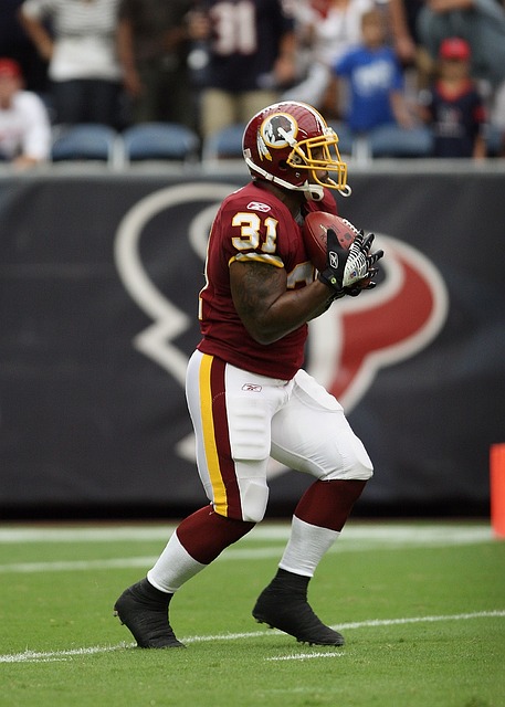 欧洲冠军杯足球联赛： 马德里竞技战胜皇家马德里.